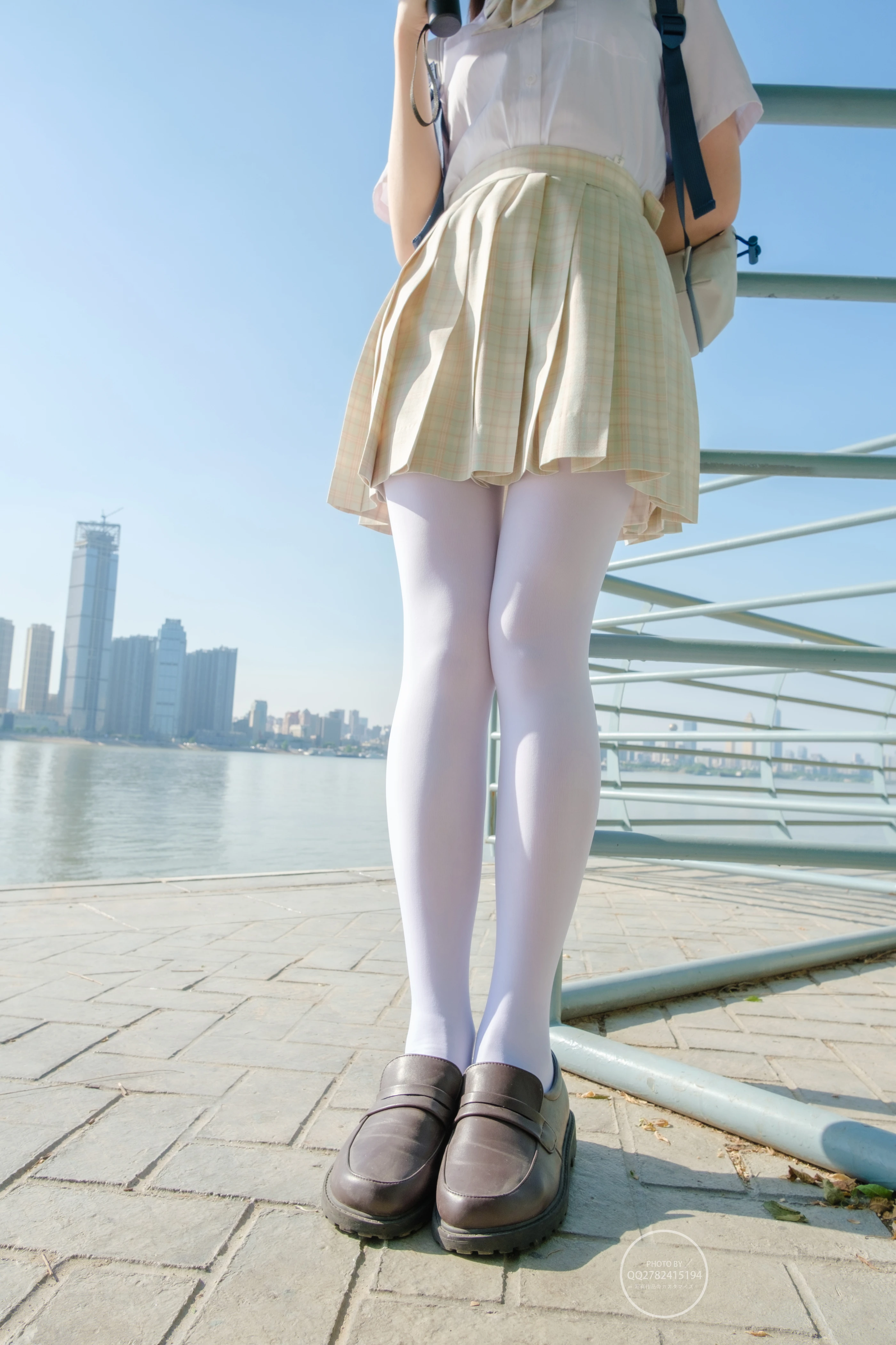 森萝财团 有料 NO.040 海边JK制服白丝 [95P]插图